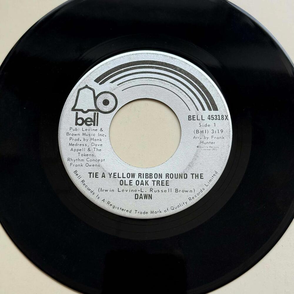 Dawn - Tie A Yellow Ribbon round the Ole Oak Tree 45rpm VG+ R23
